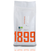 Een wit 1899 Instant Barista koffiepak met het 1899 logo groot voorop